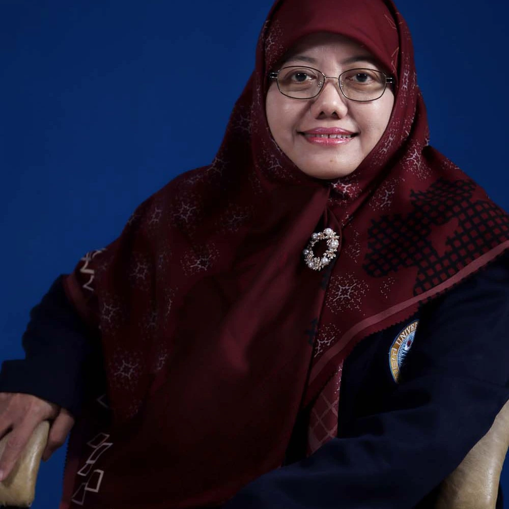 Prof. Dr. Sri Herianingrum SE MSi, Economist from the Faculty of Economics and Business of Universitas Airlangga. (Photo: By courtesy)
