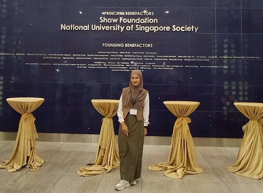 Restu Santyarini at NUS Singapore