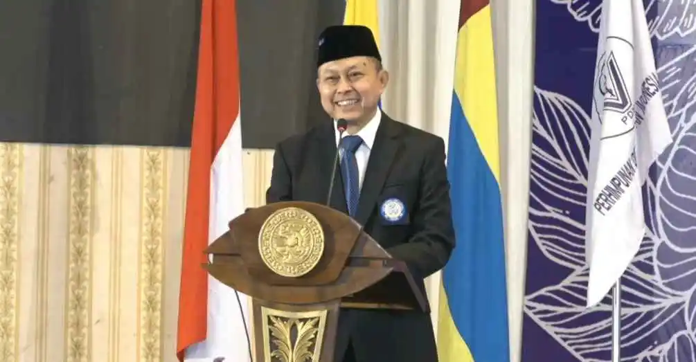 Wakil Rektor Bidang Akademik, Kemahasiswaan, dan Alumni Prof. Bambang Sektiari Lukiswanto DEA DVM memberikan sambutan (Foto: Tangkapan Layar Youtube)
