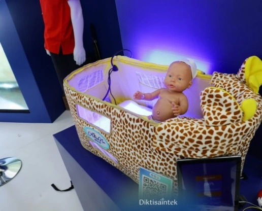 AirBiliNest, a portable smart phototherapy device for treating newborn jaundice (Photo: Public Relations, Ministry of Education, Culture, Research, and Technology)