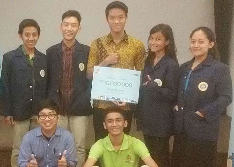 berita-Lawan-Mahasiswa-Tingkat-Akhir,-Maba-Unair-Sabet-Juara-Esai