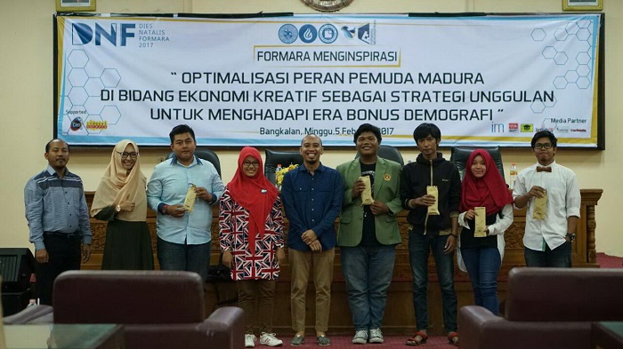 Bersama para pemateri seusai acara (Foto: Istimewa)