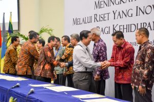 Pimpinan Universitas Airlangga Menandatangani Kontrak Kinerja