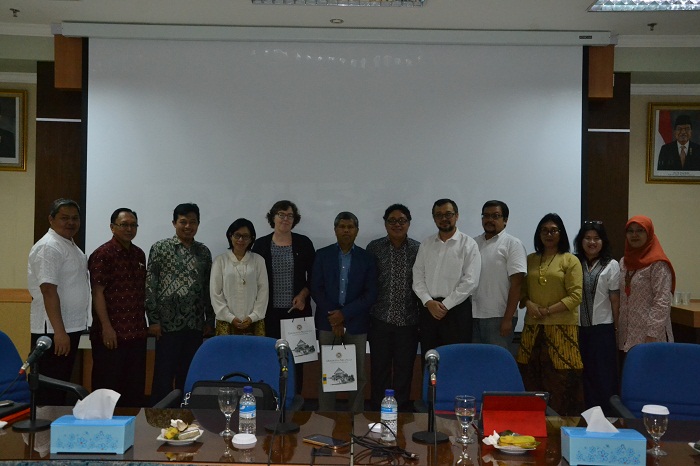 Pimpinan UNAIR dengan Flinder University seusai acara.