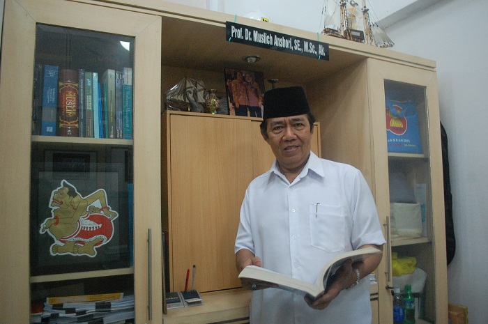 Pakar Akuntansi Manajemen Prof. Dr. H. Muslich Anshori, S.E., M.Sc., Ak., CA.