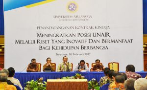 Rektor Berikan Penghargaan kepada Peneliti dan Pimpinan Berprestasi. (Foto: Alifian Sukma)