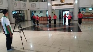 Tim senam yang siap beraksi dihadapan layar kamera video