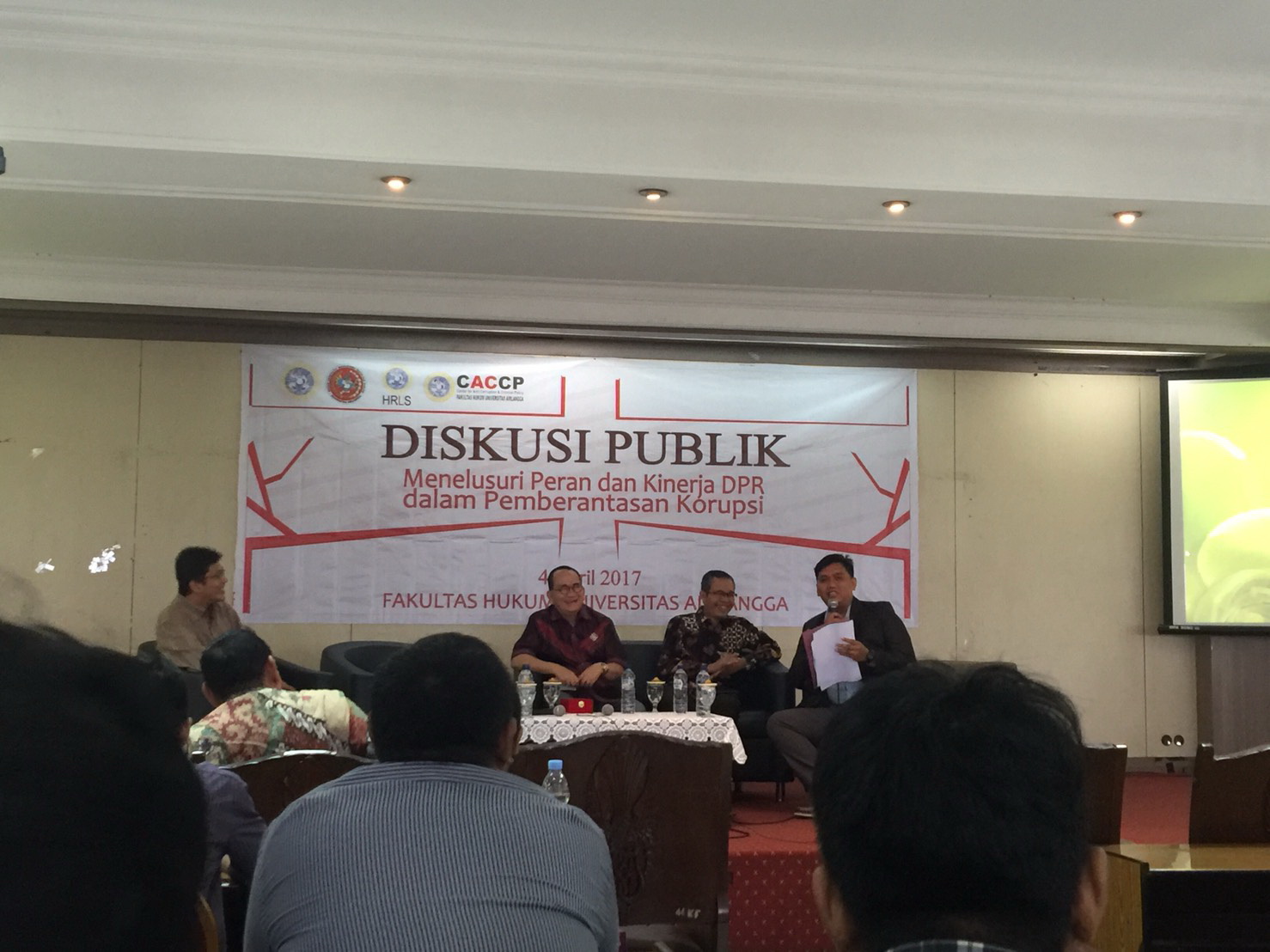 Diskusi Publik