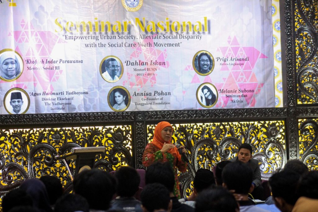 Khofifah menjadi pemateri