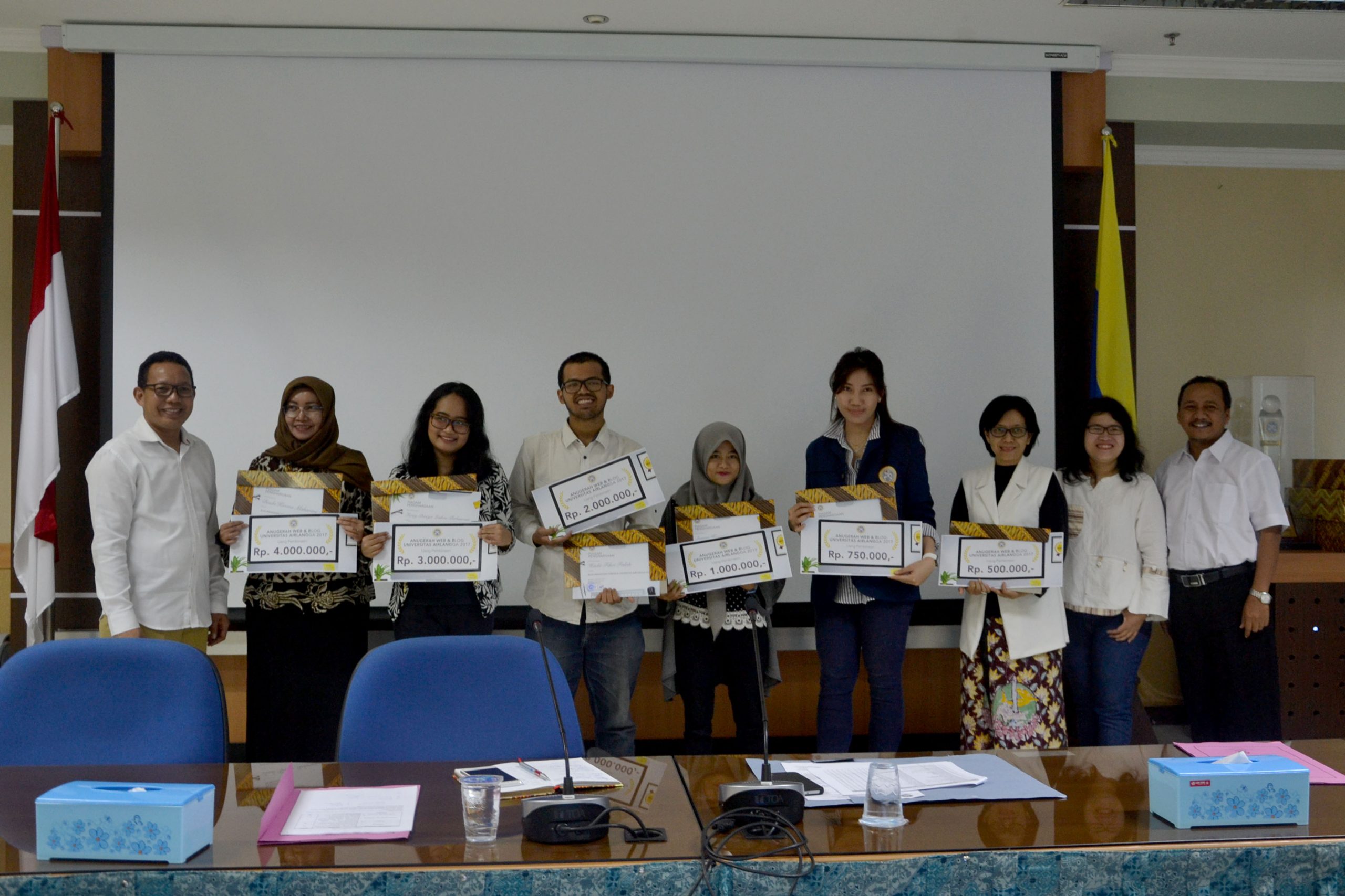 Penghargaan untuk pemenang lomba blog