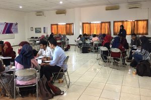 PENGUATAN trainer diharapkan mampu mendorong peningkatan prestasi mahasiswa Fakultas Sains dan Teknologi (FST) dalam PKM. (Foto: Istimewa)