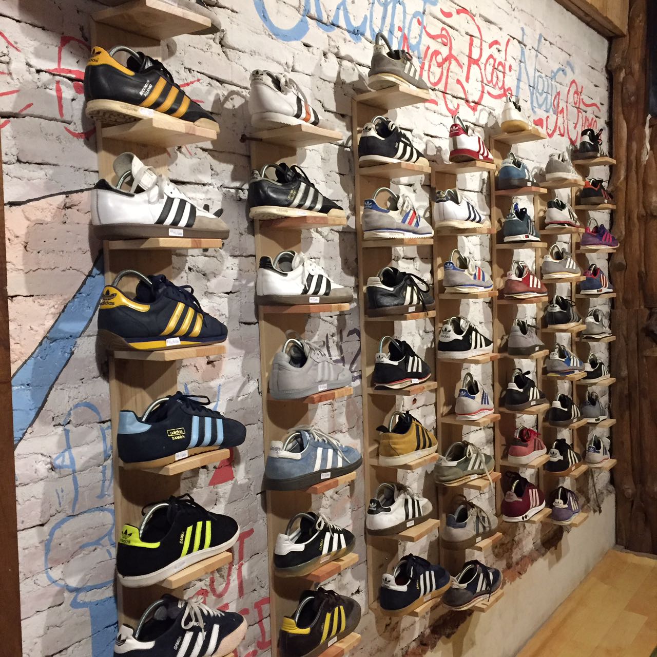 Sepatu adidas original store bekas