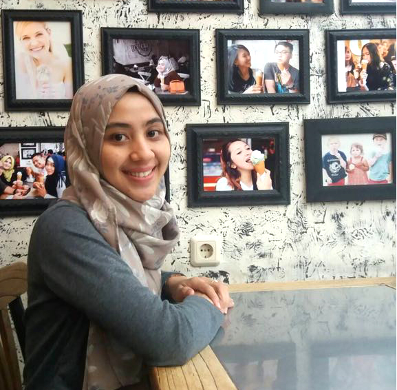 YUSFIA Anggreini Haq ketika menikmati waktu santai pada sela kesibukannya. (Foto: Istimewa)