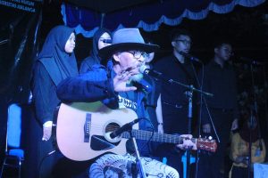 Sujiwo Tejo at UNAIR