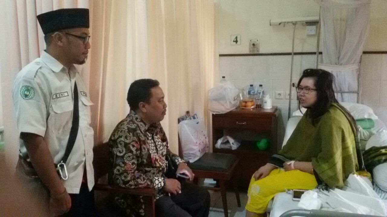 Dean FH UNAIR visit bomb victim