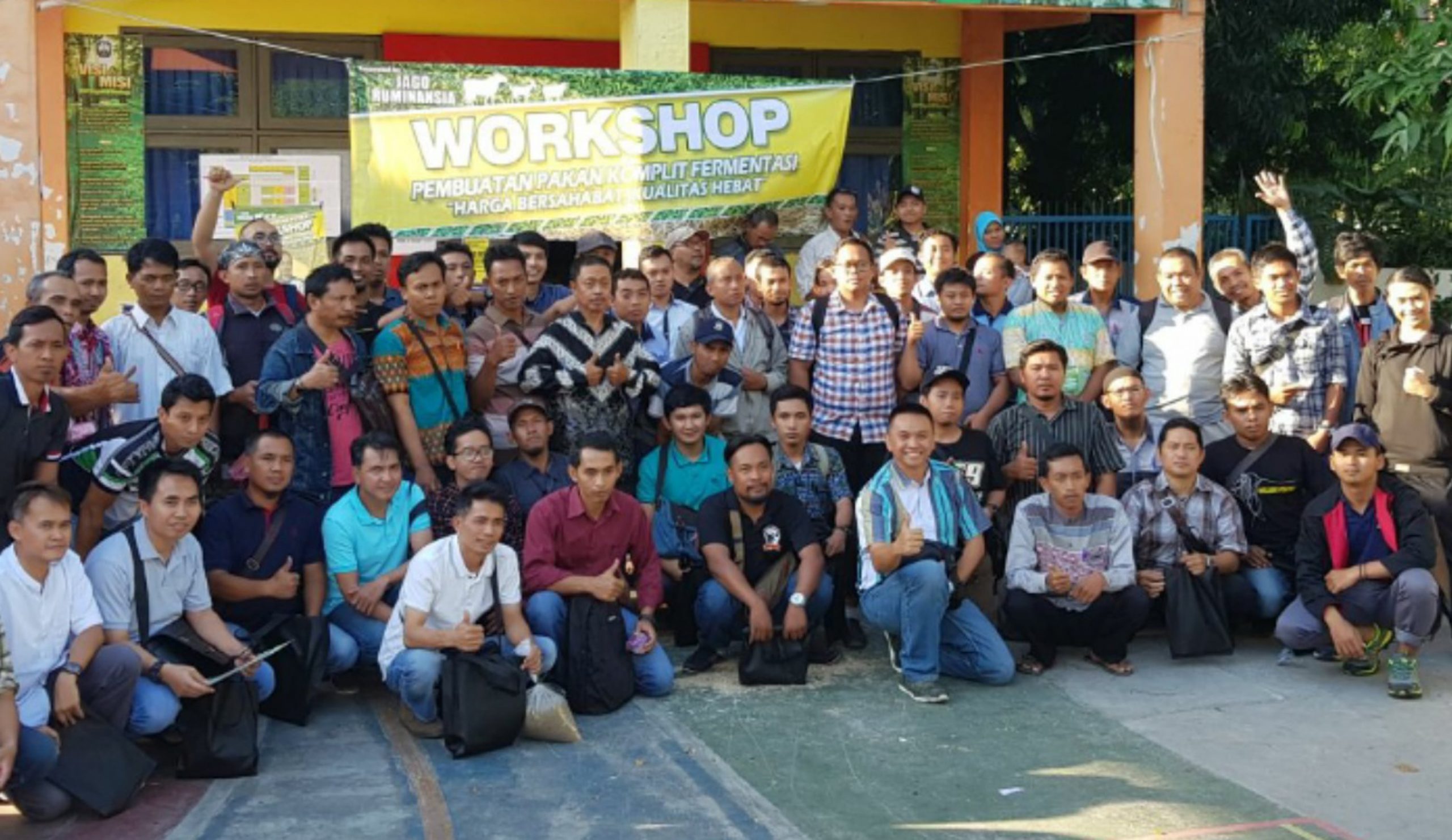 WORKSHOP Pakan Ternak di Rumah Belajar Pustekom, Jalan Arif Rahman Hakim, Nomor 183B, Surabaya, Minggu(13/5). (Foto: Istimewa).