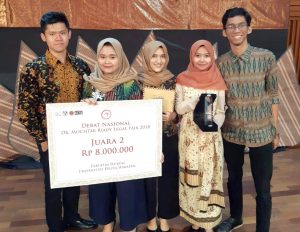 TIM Delegasi Fakultas Hukum (FH) Universitas Ailangga meraih runner-up dalam kompetisi debat nasional pada Mei lalu. (Foto: Istimewa)