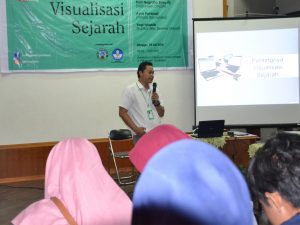 IKHSAN Rosyid saat memberikan paparan dalam lokakarya Visualisasi Sejarah. (Foto: Istimewa)