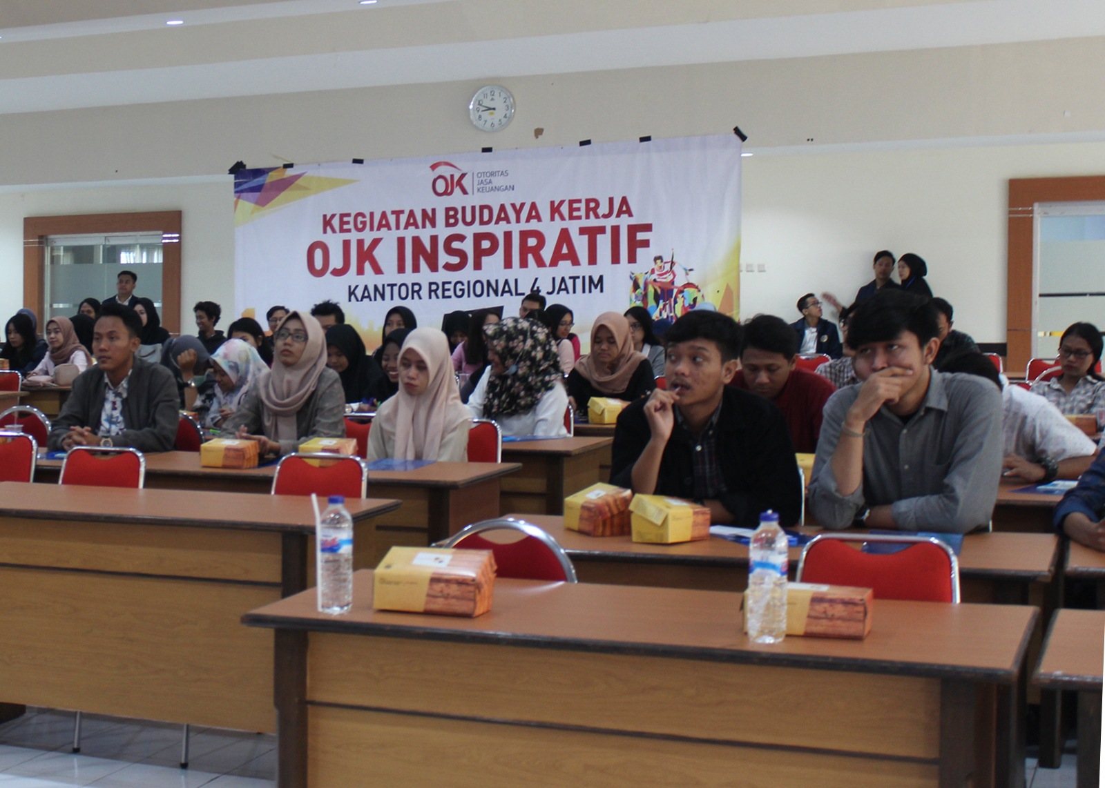 TERLIHAT antusias peserta Banking Talkshow di Lantai 3, Airlangga Hall, Fakultas Vokasi, Universitas Airlangga. (Foto: Istimewa)
