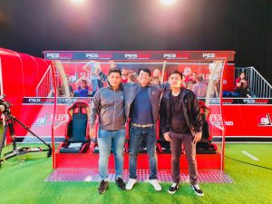 MUHAMMAD Adib Abidin (paling kiri) saat mengikuti kejuaran gam PES dunia di Italia. (Foto: Istimewa)