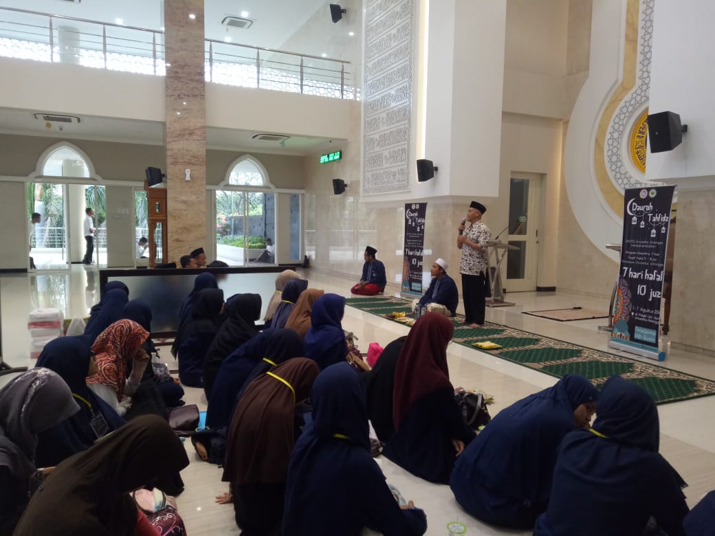 DRS. Musa memberikan wejangan kepada peserta dauroh tahfidz untuk menjaga dan meningkatkan hafalan Alquran. (Foto: Istimewa)