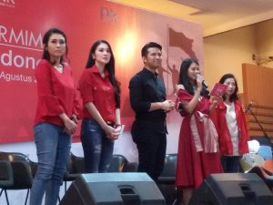 PARA pembicara berbagi inspirasi dalam talk show Leadership Camp Surabaya. (Foto: Istimewa)