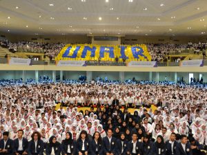 FOTO bersama jajaran pimpinan Universitas Airlangga, TNI-POLRI, dan Koordinator Perguruan Tinggi Swasta (Kopertis) Wilayah VII. (Foto: Feri Fenoria Rifa'i)