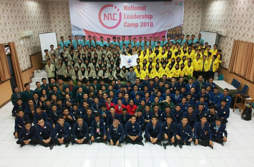 DELEGASI Universitas Airlangga berfoto bersama seluruh peserta NLC 2018. (Foto: Istimewa)