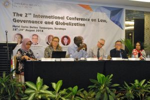 SEJUMLAH pembicara memberikan paparan kepada 70 peserta konferensi hukum internasional. (Foto: Istimewa)