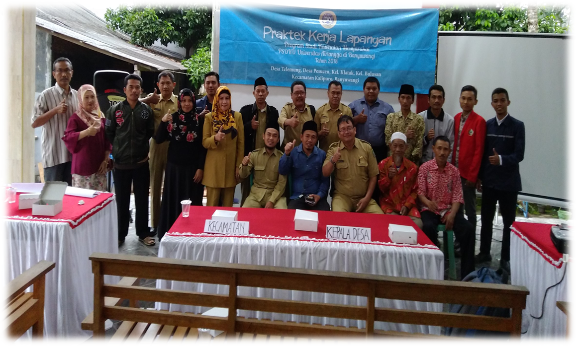 FOTO bersama mahasiswa dan peserta Deklarasi ”Siap Cegah Nikah Dini” di Desa Telemung pada Sabtu(1/9). (Foto: Istimewa)