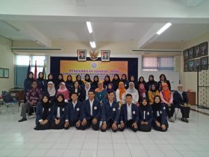 SESI foto bersama seusai pengambilan sumpah atau janji di Aula Sumarto pada Jumat(7/9). (Foto: Istimewa)