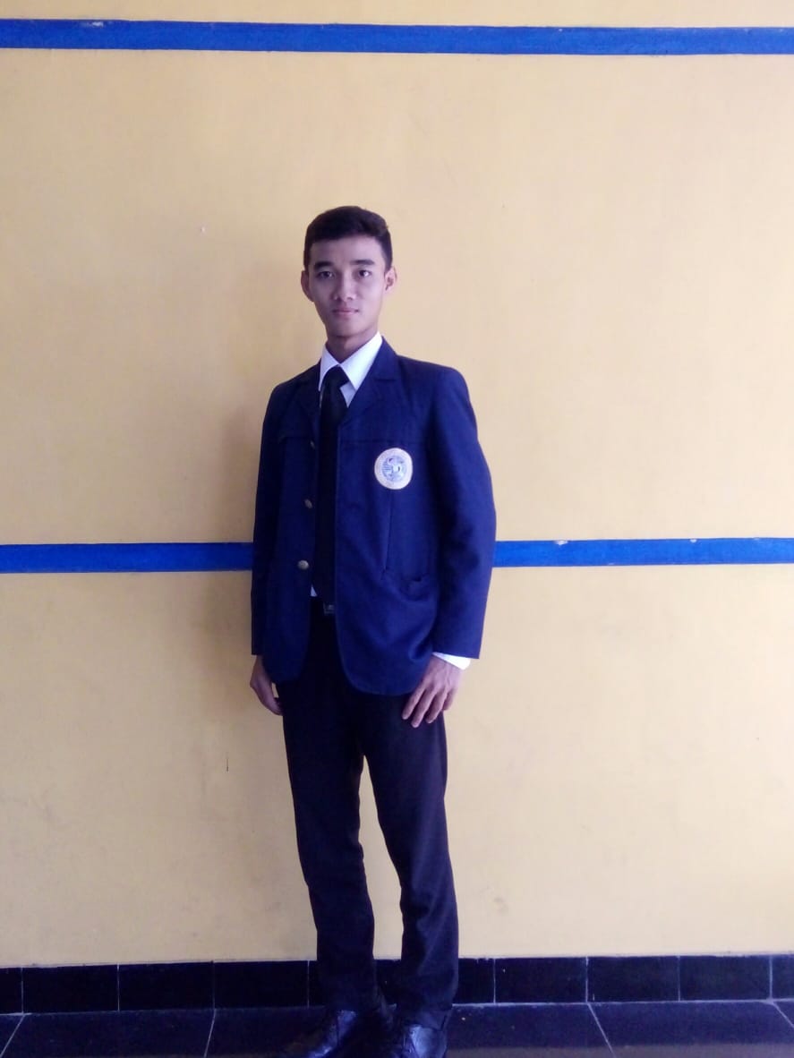 DEDDY Poerba Anggara yang dinobatkan jadi peraih nominasi mahasiswa Kultur (kuliah turu) oleh Himpunan Mahasiswa Budidaya Perairan UNAIR di Banyuwangi diwisuda dan menjadi wisudawan terbaik. (Foto: istimewa)