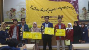 PARA pemenang Paper Competition Cultural Based (Promise) 2018, Juara I Universitas Negeri Yogyakarta, Juara II Universitas Gadjah Mada, Juara III Universitas Diponegoro, serta Juara Favorit Universitas Muhammadiyah Yogyakarta. (Foto: Panitia)