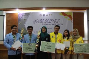 PEMENANG Youth Science Paper Competition 2018, juara I Universitas Kristen Maranatha Bandung, juara II Universitas Negeri Malang, dan juara III dari Universitas Indonesia. (Foto: Panitia)