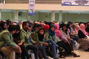 Sejumlah mahasiswa dari beberapa kampus di Surabaya Police & Jasa Raharja Goes to Campus and Safety Riding. (Foto: Agus Irwanto)