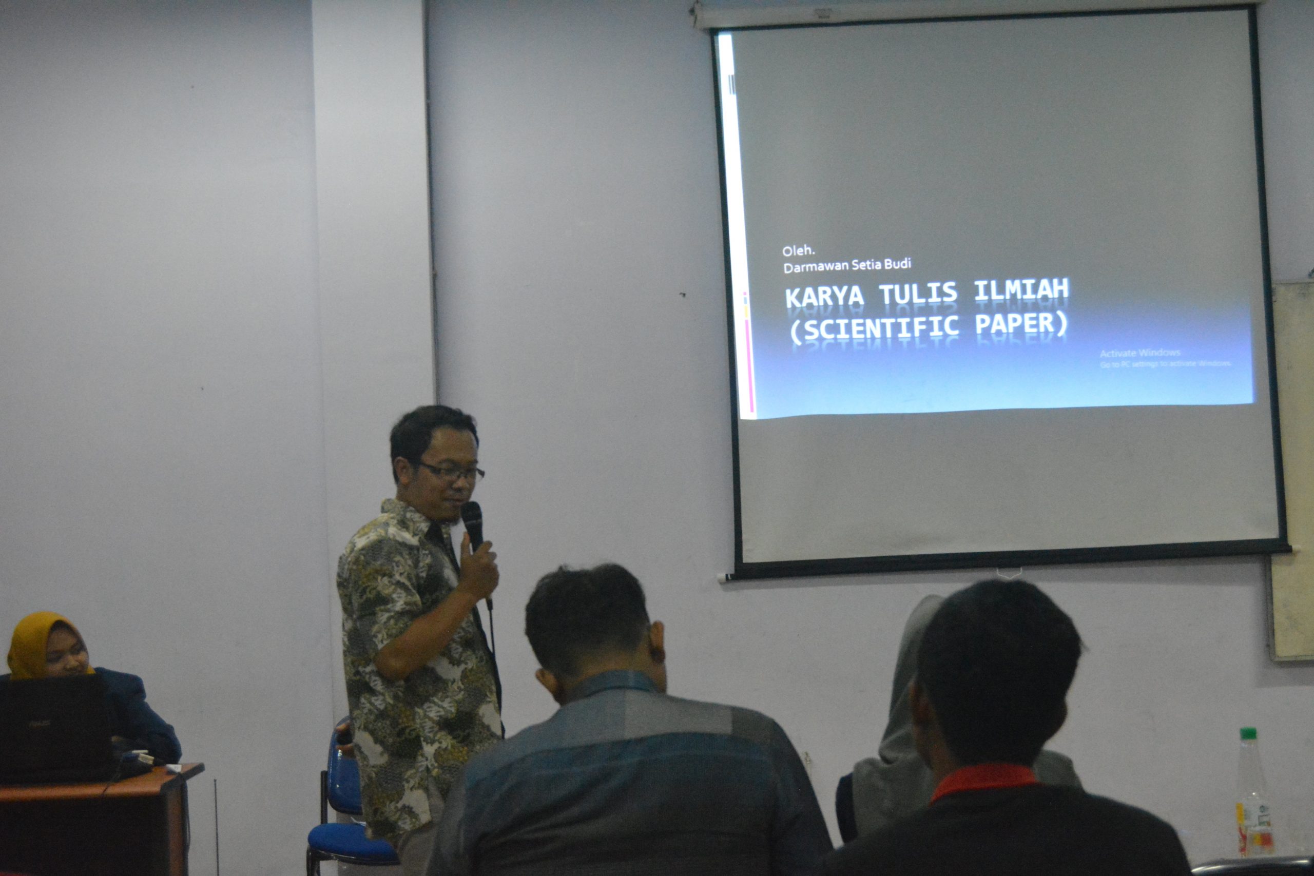 PEMAPARAN materi oleh salah seorang Dosen FPK Darmawan Setia Budi, S.Pi., M.Si. (Foto: Istimewa)