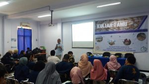KULIAH tamu FPK PSDKU UNAIR Banyuwangi bersama Turker Bodur, PhD., dari Akdeniz University - Turki. (Foto: Bastian Ragas)