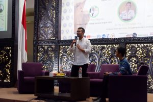 EMIL Dardak saat memberikan paparan dalam acara SEMPOA pada (23/9) di AULA amerta Kampus C UNAIR. (Foto: Istimewa)