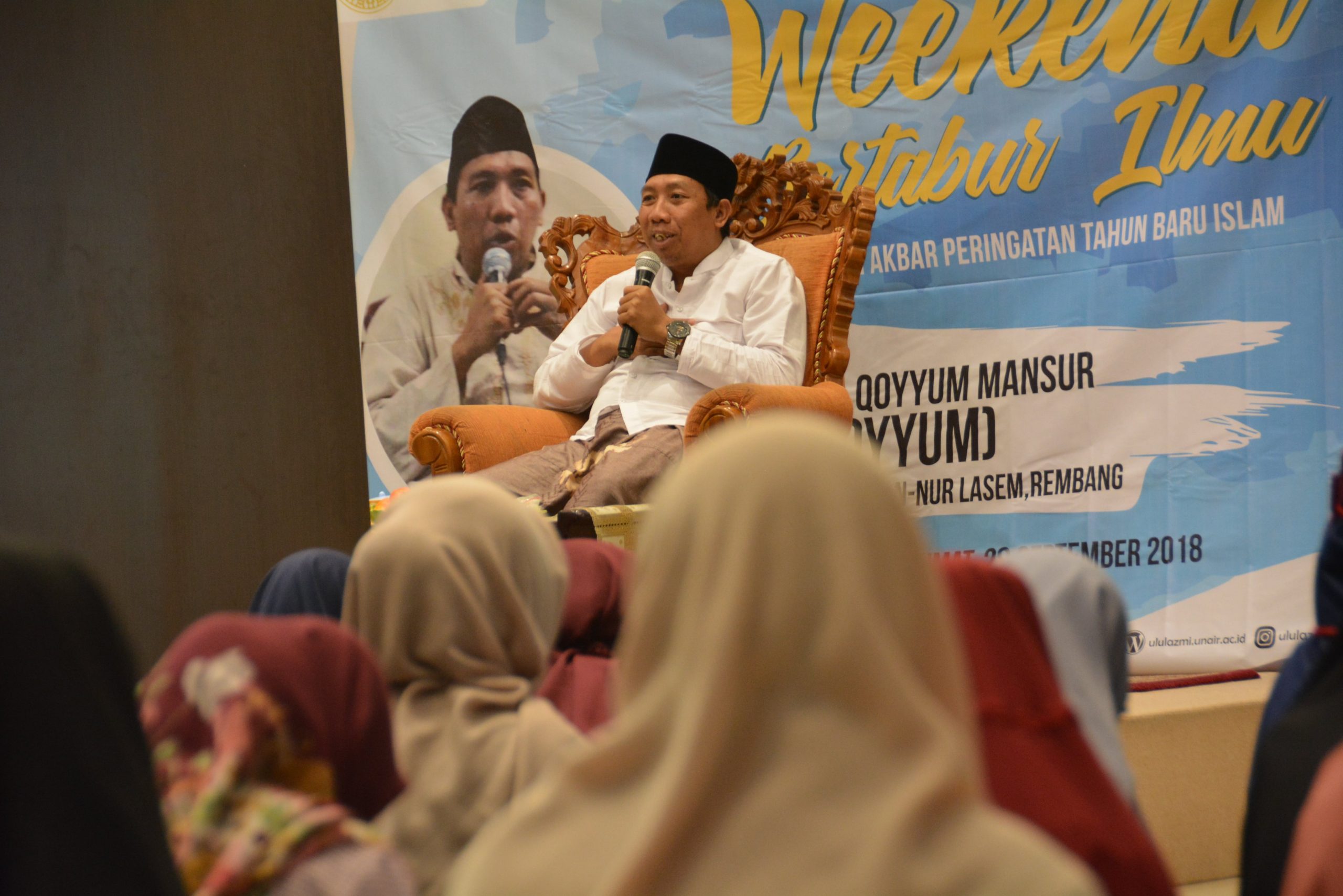 KH. ABDUL Qoyyum Mansyur ketika menyampaikan materi dalam Weekend Bertabur Ilmu. (Foto: Galuh Mega Kurnia)
