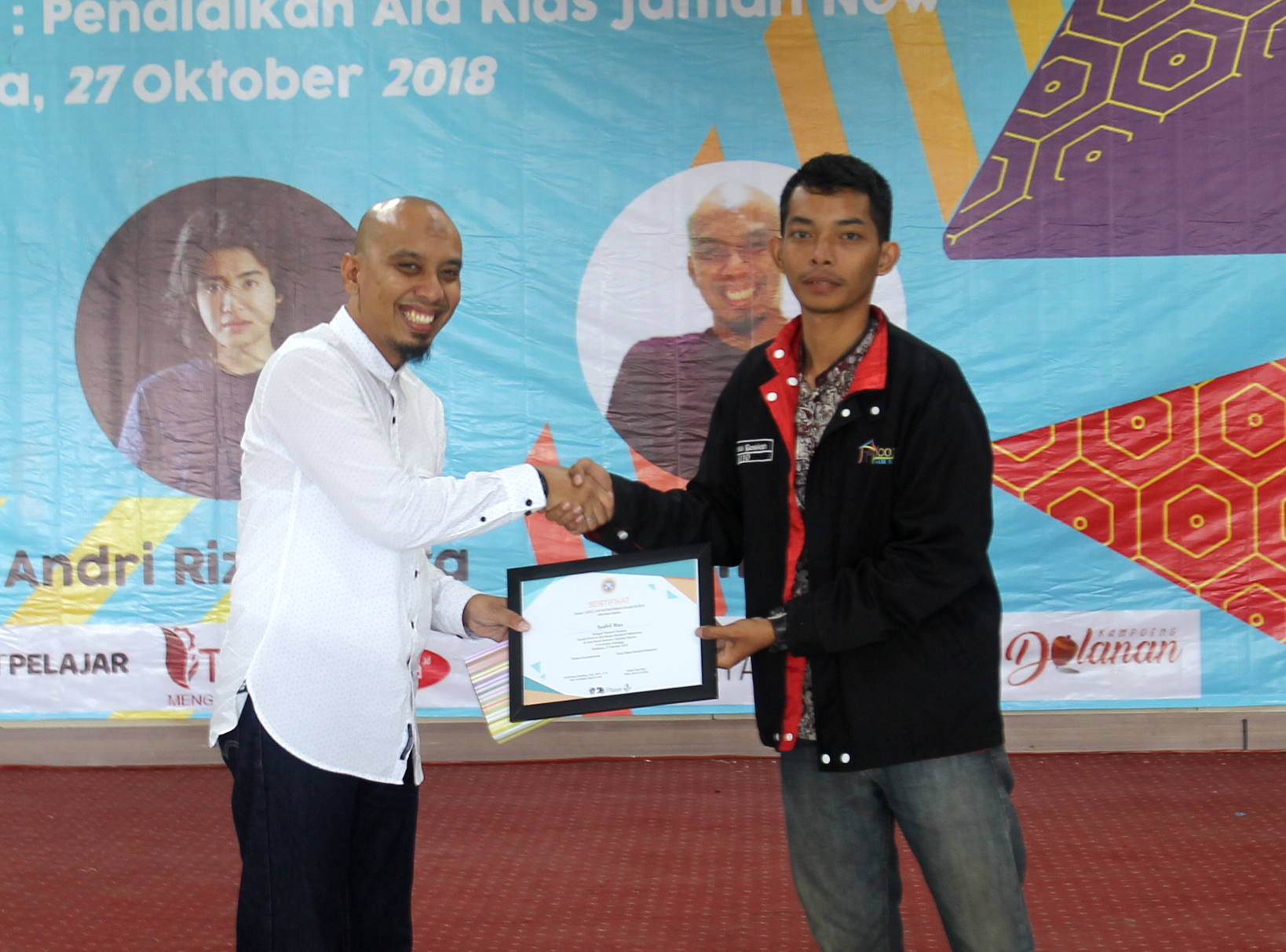 SESI foto bersama Syafii Riza seusai memberikan materi. (Foto: Istimewa)