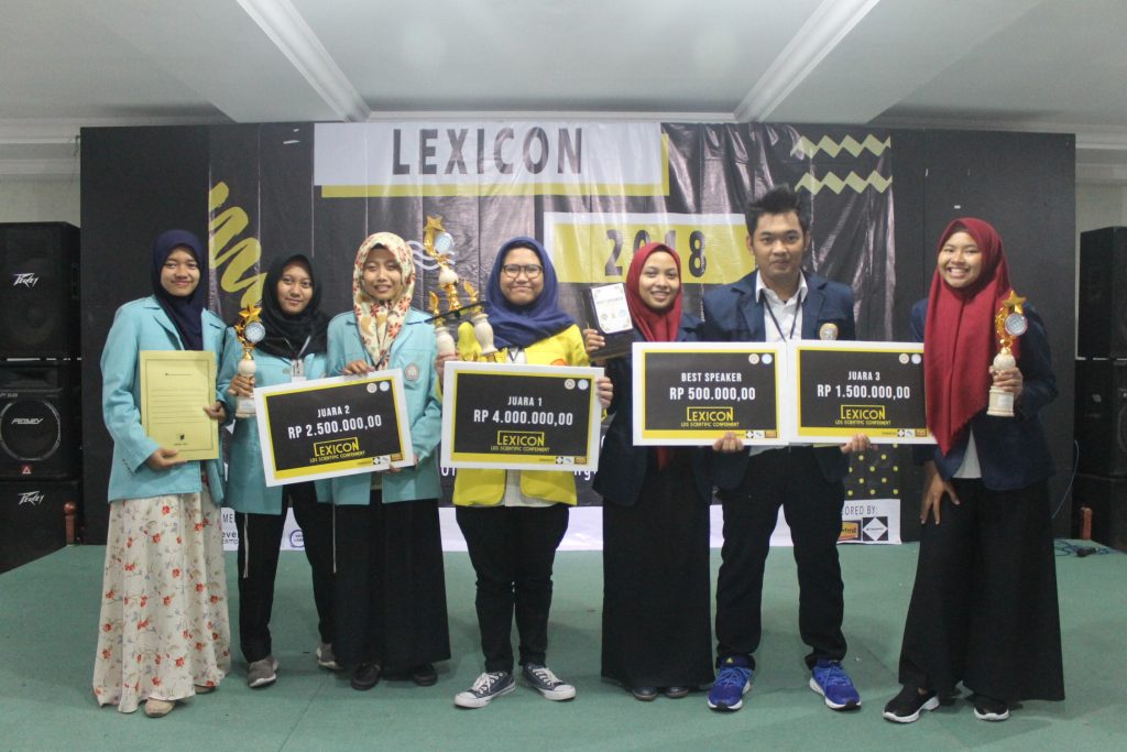 Para pemenang lomba debat usai pertandingan. (Foto: Dokumentasi Panitia)