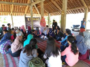 KEGIATAN Finalis di Kampung Jolosutro. (Foto: Adnan Yasir)