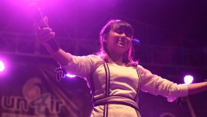 GHEA Indrawari saat turut memeriahkan Dies Natalis Ke-64 Universitas Airlangga di Kampus Banyuwangi. (Foto: Istimewa)