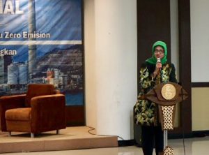 SAMBUTAN Wakil Dekan I FST UNAIR, Dr., Dra., Hartati M. Si dalam pembukaan seminar. (Foto: Tim pubdok HIMA TL UNAIR)