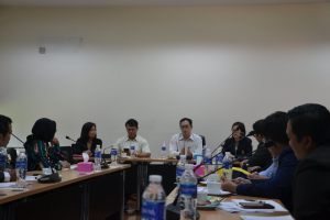 Suasana diskusi Staf Outbond UNAIR dengan Pihak Chulalongkorn University Thailand. (Foto: Nuri Hermawan)