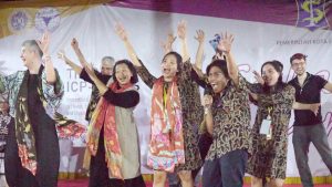 KEMERIAHAN gala dinner di kediaman Wali Kota Surabaya Bu Tri Risma Harini. (Foto: Istimewa)