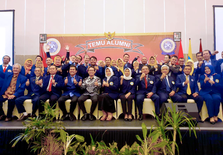 KOMISARIAT Ikatan Alumni (IKA) Pascasarjana Universitas Airlangga 2018 dilantik pada Sabtu (24/11) di Novotel Samator Hotel pada Sabtu (24/11). Asman Abnur terpilih menjadi ketuanya untuk periode lima tahun ke depan. (Foto: Istimewa)