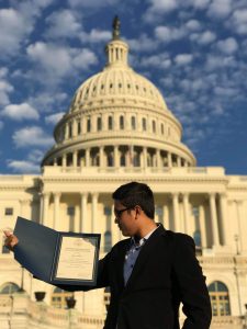 RENO Albra memegang sertifikat setelah menyelesaikan program YSEALI selama 5 minggu di Amerika Serikat. (Foto: Istimewa)