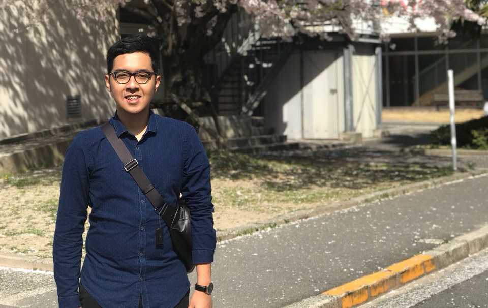 ALEXANDER Patera Nugraha, mahasiswa Fakultas Kedokteran Gigi (FKG) Universitas Airlangga angkatan 2014 yang berhasil menghasilkan tujuh publikasi jurnal internasional bereputasi dalam kurun waktu setahun. (Foto: Istimewa)