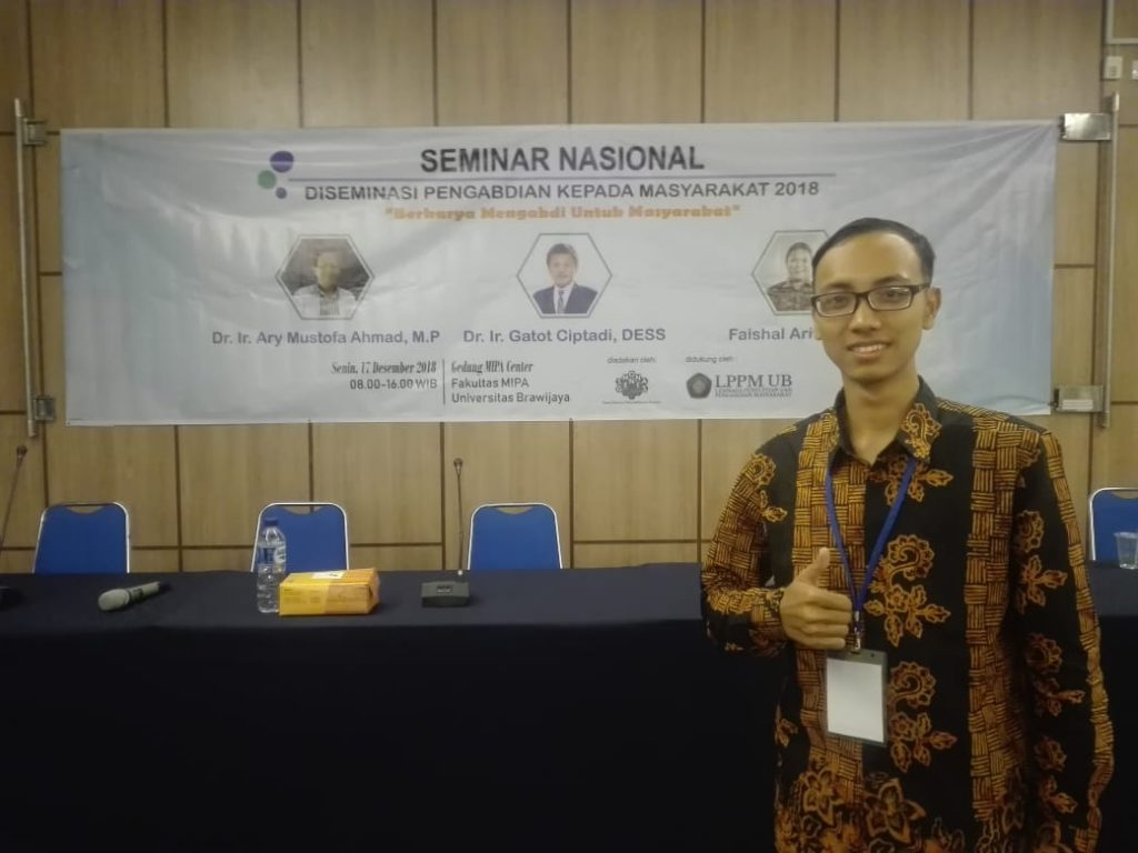 Dian Pratama, Mahasiswa Akuntansi PSDKU Universitas Airlangga di Banyuwangi usai presentasi paper. (Foto: Istimewa)